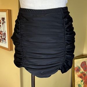 RAISINS CURVE Size 16W PinUp Girl Ruched Swim Skirt Stretch Sexy Slim $119 NEW